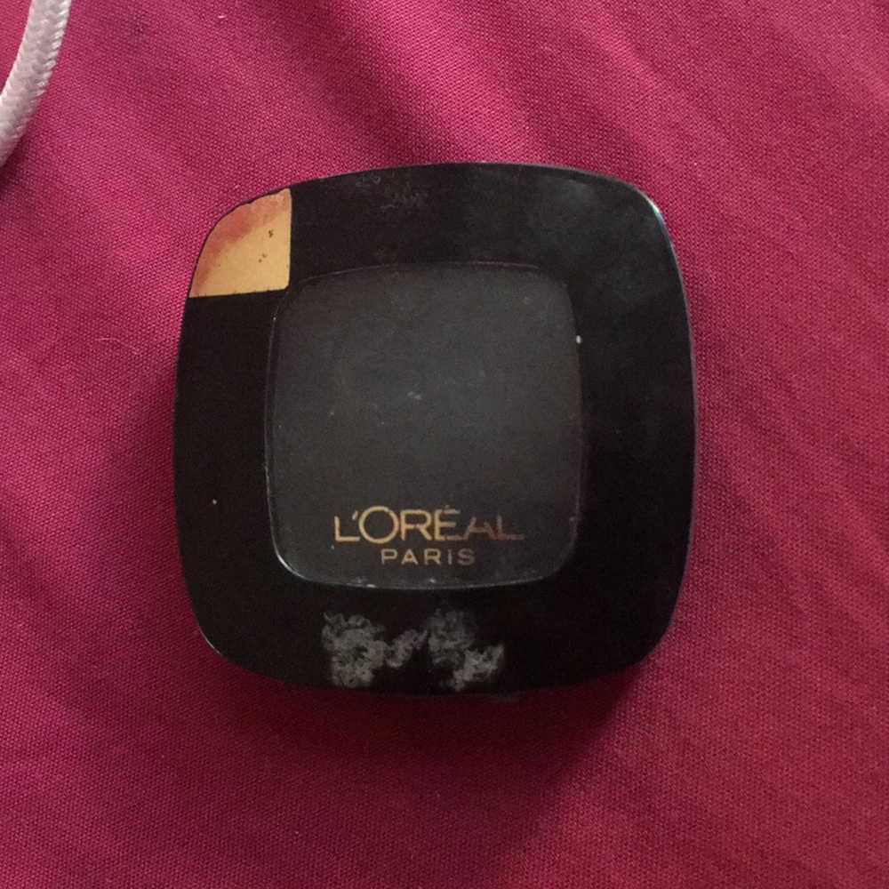 L’oréal single shadow in 209 Noir C’est Noir